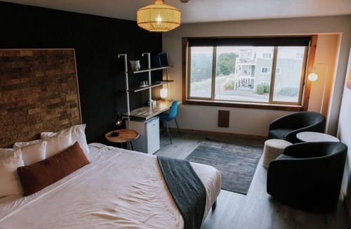 Long Beach Hotel | Beachside Bliss! Pet-friendly Hotel with Indoor Pool and Sauna, Free Parking!