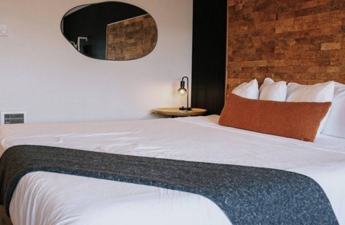 Long Beach Hotel | Beachside Bliss! Pet-friendly Hotel with Indoor Pool and Sauna, Free Parking!