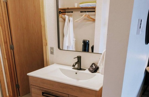 Long Beach Hotel | Beachside Bliss! Pet-friendly Hotel with Indoor Pool and Sauna, Free Parking!