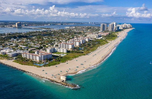 Palm Beach Shores Condo | ⭐BEACHSIDE BLISS!⭐Singer Island 2/2⭐Huge Pool+Spa