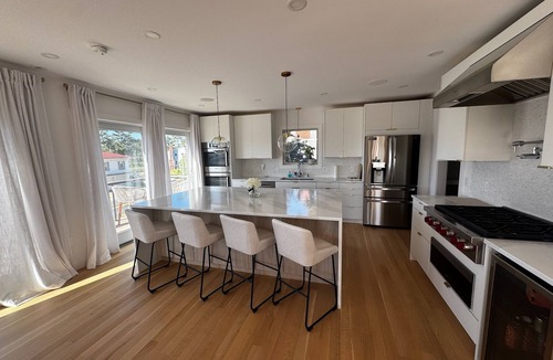 Swampscott House | Beachside Coastal Retreat: Breathtaking Views