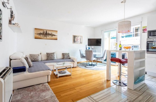 Bacvice Apartment | Beachside Comfort in Split with terrace