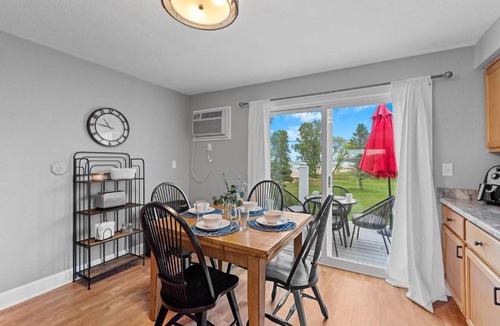 Sheboygan Apartment | Beachside Condo w Stunning Lake Views