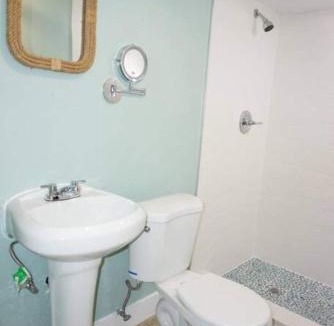 Smith's Memento Apartment | Beachside Cottage Walk 2BeachOcean Center PETS OK