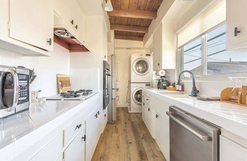 El Porto House | Beachside Dual Home | Steps to Sand | Parking