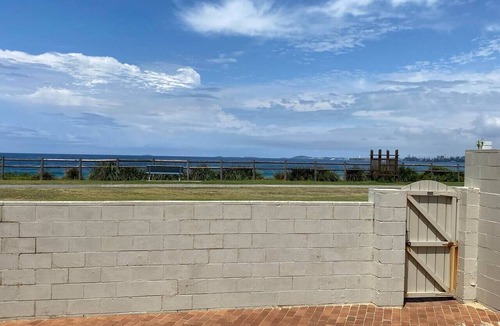 Towradgi Apartment | Beachside Escape A Breezy Waterfront Family Abode