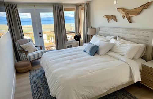 Regional District of Nanaimo Hotel | Beachside family retreat w/Private Raft, Paddleboards, Firepit, Kayaks, Games.
