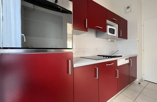 Les Sables d'Olonne Apartment | Beachside Getaway: 2-Bedroom Apartment with Garage, Close to Port & Shops