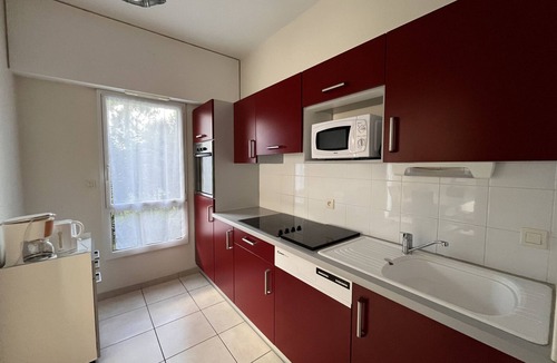 Les Sables d'Olonne Apartment | Beachside Getaway: 2-Bedroom Apartment with Garage, Close to Port & Shops