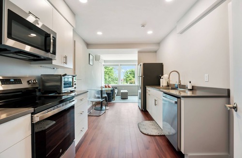 Beverly Apartment | Beachside Garden Oasis
