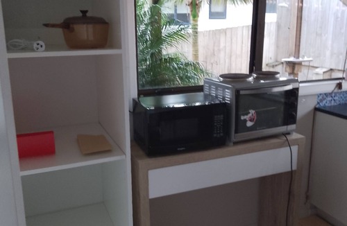 Cable Bay Apartment | Beachside Hideaway - by the surf & sand of LIttle Cable Bay - pet friendly!