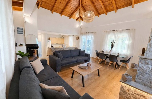 Assos-Lechaio Villa | Beachside Hideaway - Steps from Lechaio Blue Shore