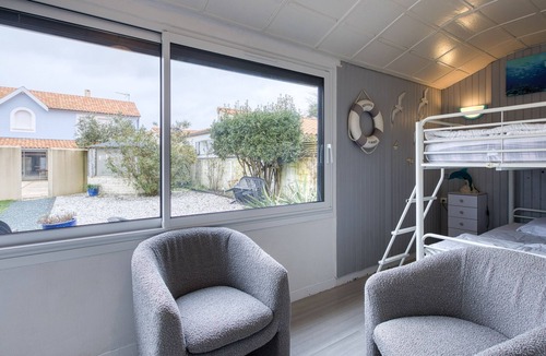 Quartier du Casino House | Beachside House with Garden, Parking, & Close to La Rochelle – Sleeps 6