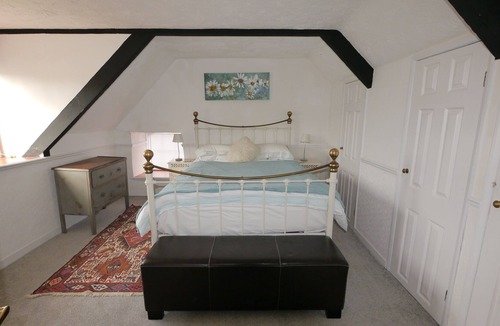Portmellon Apartment | Beachside holiday home, extensive sea views, private garden and parking