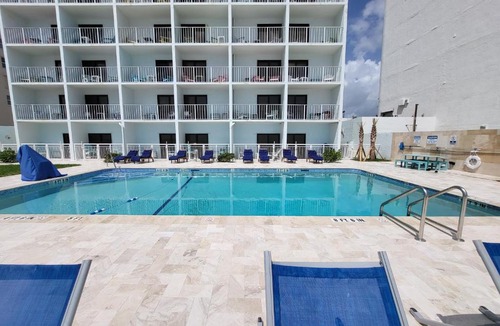 Daytona Beach Shores Hotel | Beachside Hotel