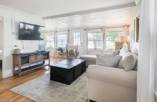 Pine Orchard House | Beachside in Branford