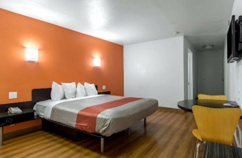 Southwest Anaheim Hotel | Beachside Inn Motel