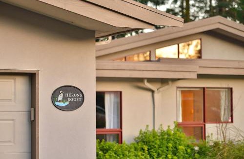 Cobble Hill House | Beachside Living Cherry Point by EMR Vacation Rentals