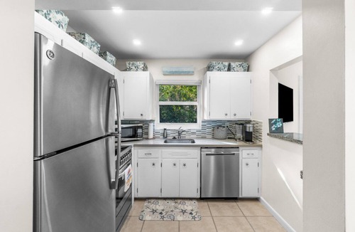 Delray Beach Apartment | Beachside Paradise 2 blocks to BEACH-1 block 2 AVE