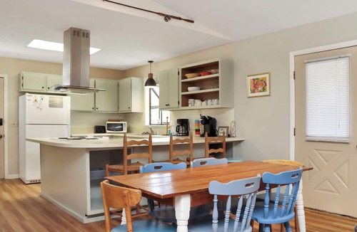 Indian Pass House | Beachside, Pet Friendly, Calm and quaint! Alfie's Place
