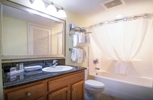 Myrtle Beach Hotel | Beachside Pool Escape | 0.3 mi to Second Avenue Pier | 3 Units
