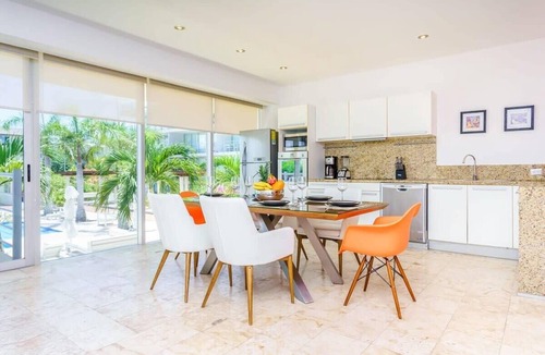 Downtown Condo | Beachside Pool Condo 1 block to 5th Ave & Gym