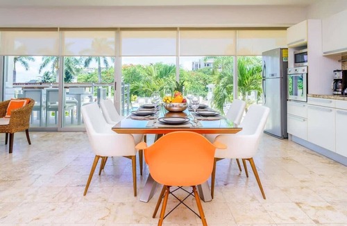 Downtown Condo | Beachside Pool Condo 1 block to 5th Ave & Gym