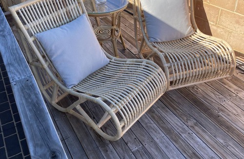 Dongara Apartment | Beachside private self contained 2 bedroom unit *Netflix * Nespresso *