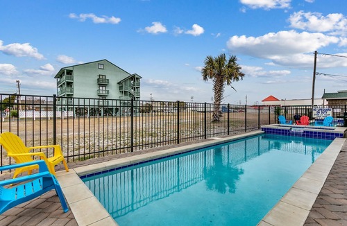 Cherry Grove Beach House | Beachside Retreat: 100 Feet to Sand! SLEEPS UP TO 48 GUESTS EXCLUSIVE AMENITIES!
