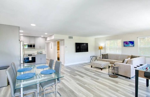 Palm Beach Shores Condo | Beachside Retreat | Hot Tub + Fire Pit + WiFi
