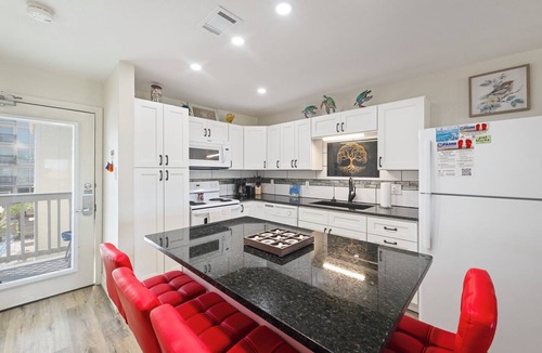 Corpus Christi Condo | Beachside Retreat | Spacious Condo with Pool & Gulf Views
