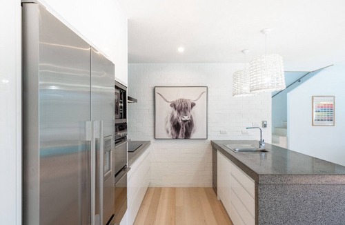 Papamoa Beach House | Beachside Retreat with Private Pool