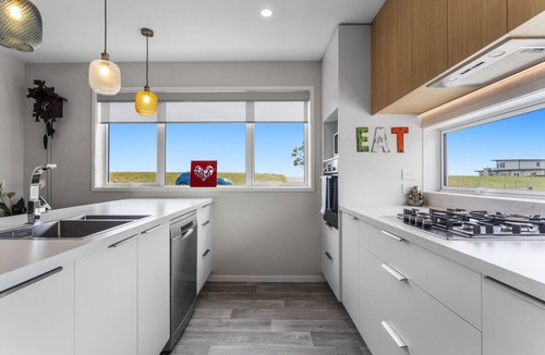 Waiotahi House | Beachside Sauna Retreat