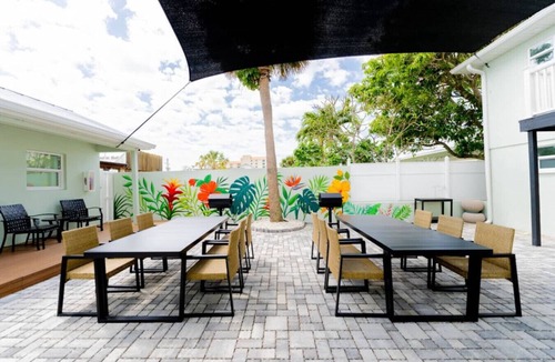 Redington Shores Apartment | Beachside Studio Apt 3 - Steps to Sand - Beach Chairs