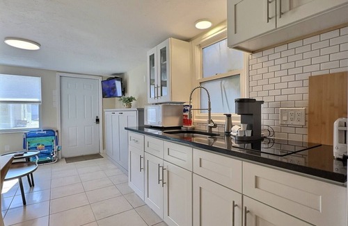 Siesta Key Apartment | Beachside Studio Located Across from Main Beach and Half Mile to Village