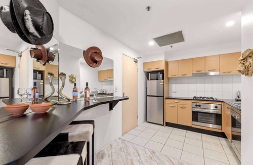 Cronulla Apartment | Beachside Studio with Pool and Gym Access