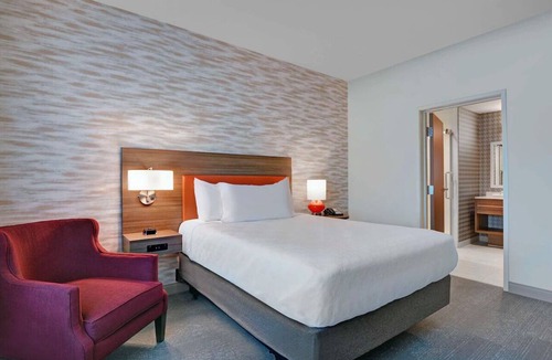 Upper Grand Lagoon Hotel | Beachside Suite | Pool & Gym Access | Free Breakfast Included