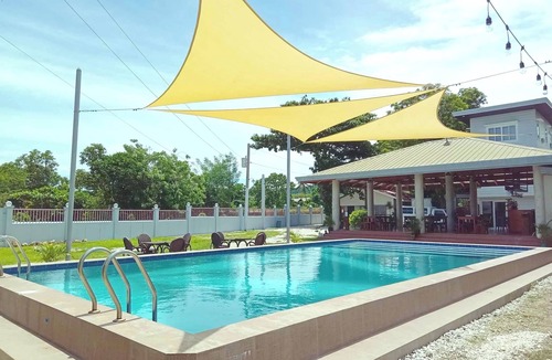 Calatagan Villa | Beachside Villas with Access to Outdoor Pool