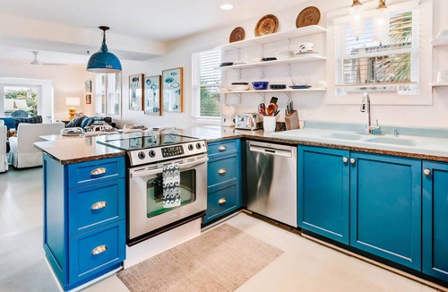 Ocean Cay House | ☀️ Beachside with Private Beach Access ☀️ 4 luxurious King bedrooms & 4 baths ☀️ Comfortably sleeps up to 8 guests ☀️ Outdoor Kitchen and Dining ☀️ Within walking distance of 2 restaurants: SaltLife & Sandbar ☀️ Outdoor Kitchen ☀️