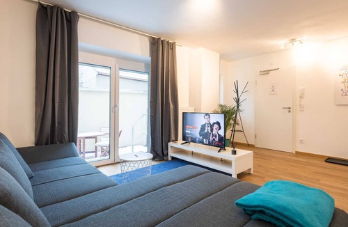 Lechhausen Apartment | BeachStyle: Kitchen - Kingbed - Parking - NETFLIX & Terrace