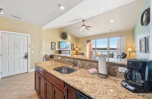 Lake Delton Apartment | Beachtop Condo at Delton Grand - Waterfront