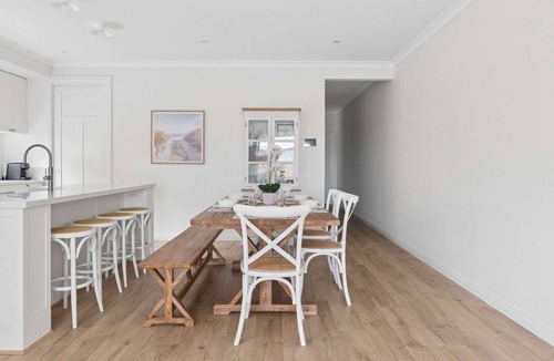 Dromana House | Beachurst Coastal Escape | Walk to Beach