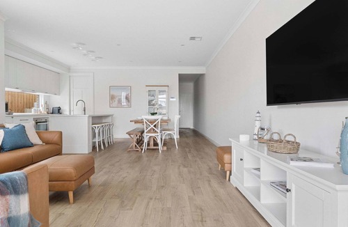 Dromana House | Beachurst Coastal Escape | Walk to Beach