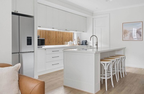 Dromana House | Beachurst Coastal Escape | Walk to Beach