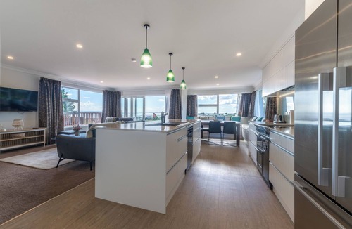 Clarks Beach House | Beachview Bliss - Clarks Beach Holiday Home