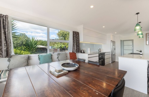 Clarks Beach House | Beachview Bliss - Clarks Beach Holiday Home