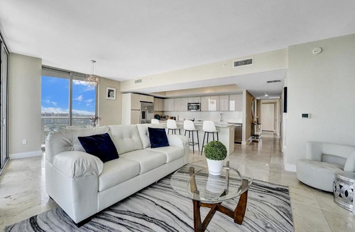 Hallandale Beach Apartment | Beachwalk Resort