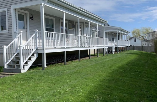 Newport House | "BeachWalk" Unit 1 Just 300 Feet To The Beach!