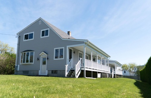 Newport House | "BeachWalk" Unit 1 Just 300 Feet To The Beach!