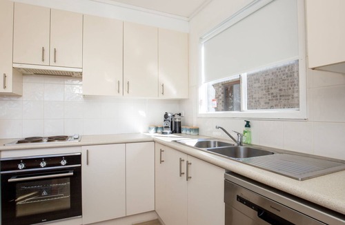 Berrara House | Beachway - Pet Friendly - 2 Mins Walk to Beach
